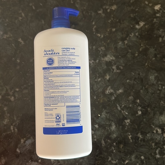 Head and shoulder shampoo - Picture 2 of 2